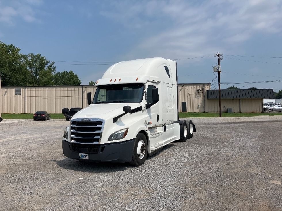 Sleeper Tractor-Heavy Duty Tractors-Freightliner-2020-T12664ST-Montgomery-AL-568,660\n\t\tmiles-$ 59,000 - Image 3