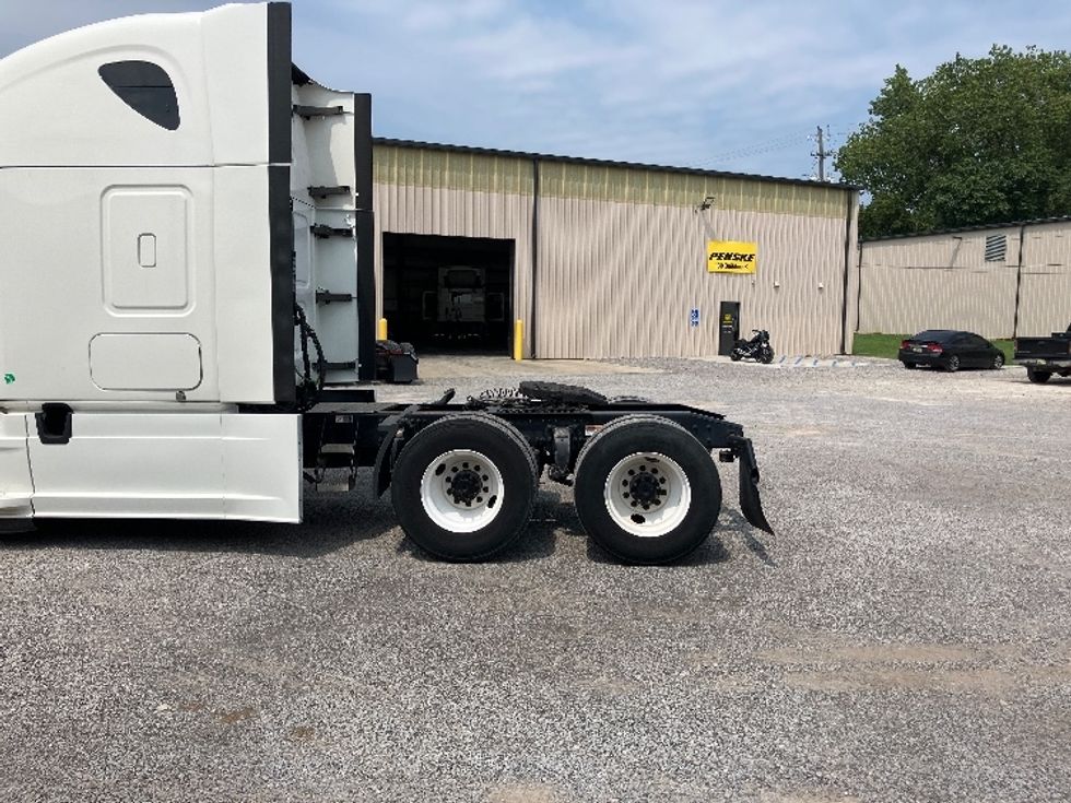 Sleeper Tractor-Heavy Duty Tractors-Freightliner-2020-T12664ST-Montgomery-AL-568,660\n\t\tmiles-$ 59,000 - Image 5