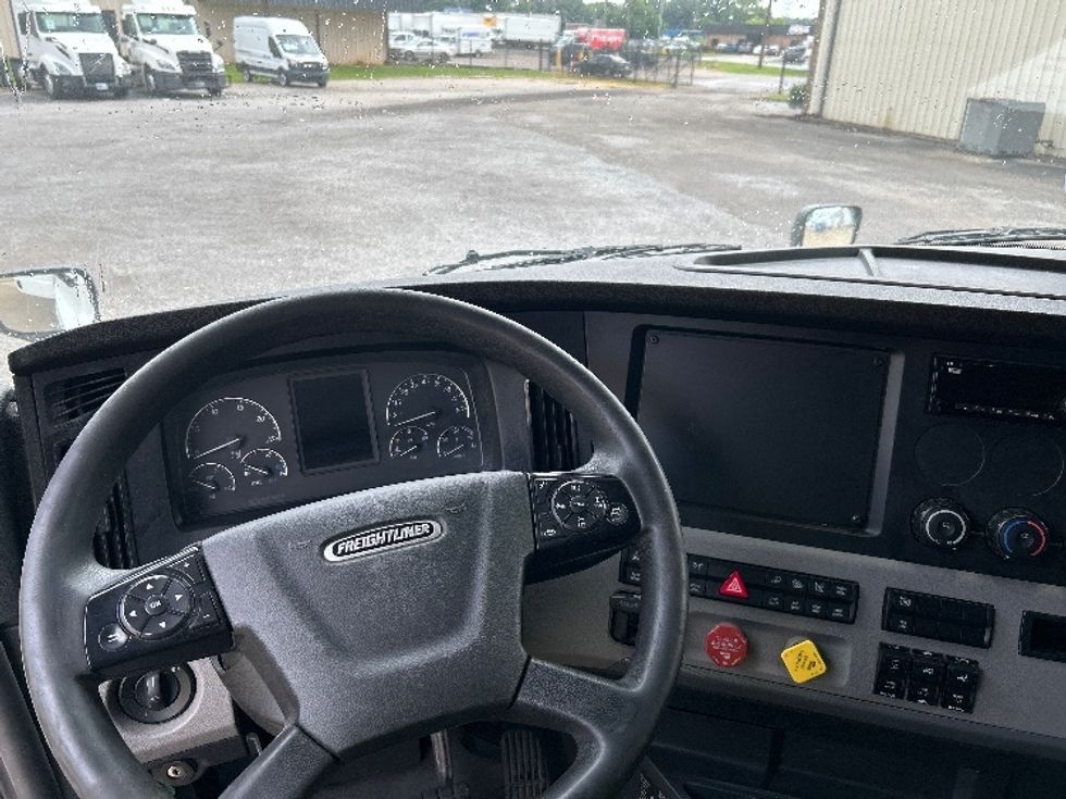 Sleeper Tractor-Heavy Duty Tractors-Freightliner-2020-T12664ST-Montgomery-AL-579,221\n\t\tmiles-$ 61,000 - Image 11
