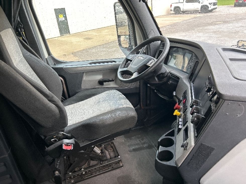 Sleeper Tractor-Heavy Duty Tractors-Freightliner-2020-T12664ST-Montgomery-AL-579,221\n\t\tmiles-$ 61,000 - Image 15