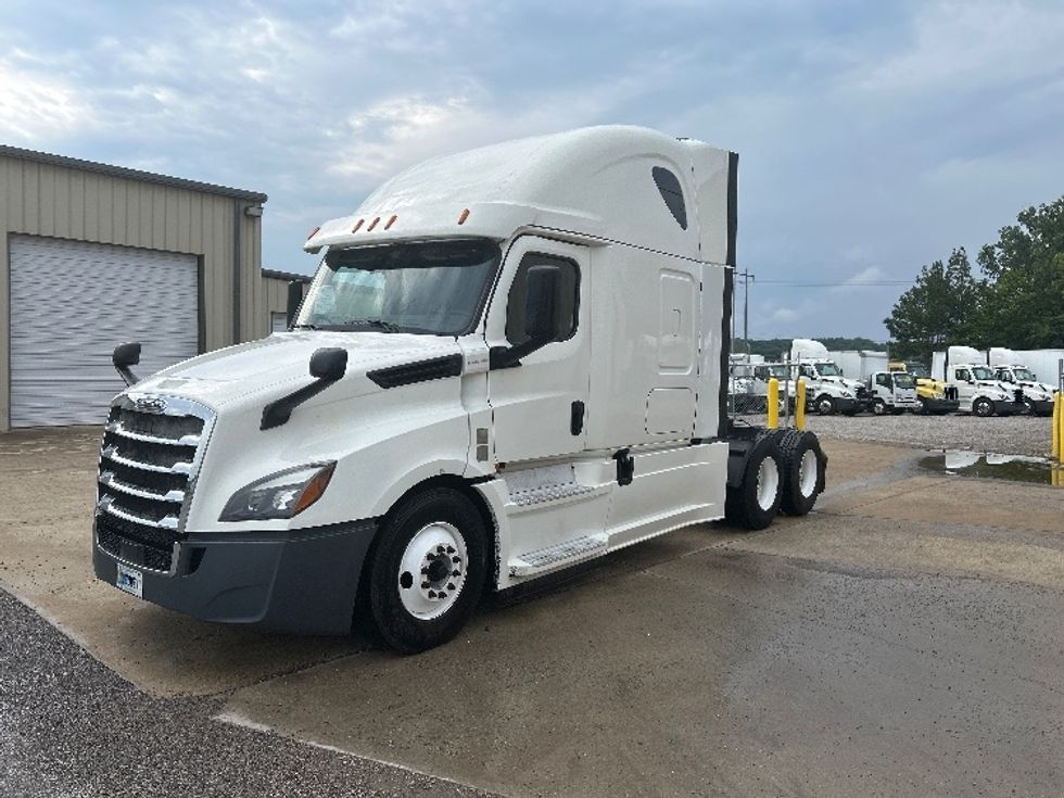 Sleeper Tractor-Heavy Duty Tractors-Freightliner-2020-T12664ST-Montgomery-AL-579,221\n\t\tmiles-$ 61,000 - Image 3