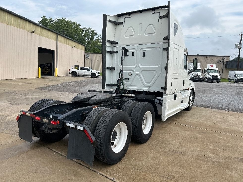 Sleeper Tractor-Heavy Duty Tractors-Freightliner-2020-T12664ST-Montgomery-AL-579,221\n\t\tmiles-$ 61,000 - Image 7