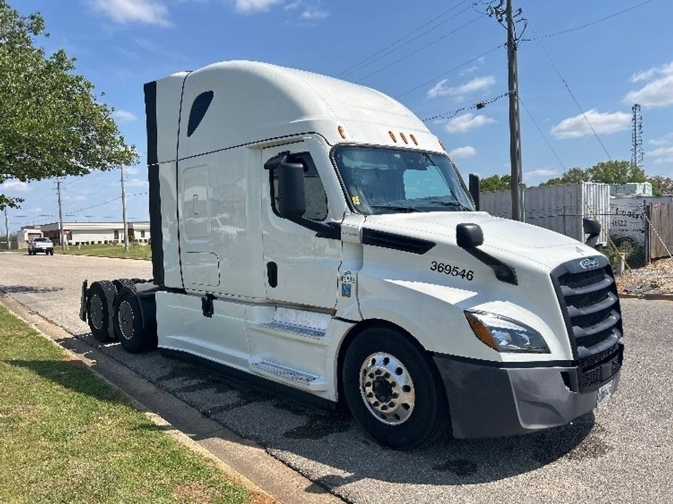 Sleeper Tractor-Heavy Duty Tractors-Freightliner-2020-T12664ST-Montgomery-AL-583,073\n\t\tmiles-$ 51,750 - Image 1