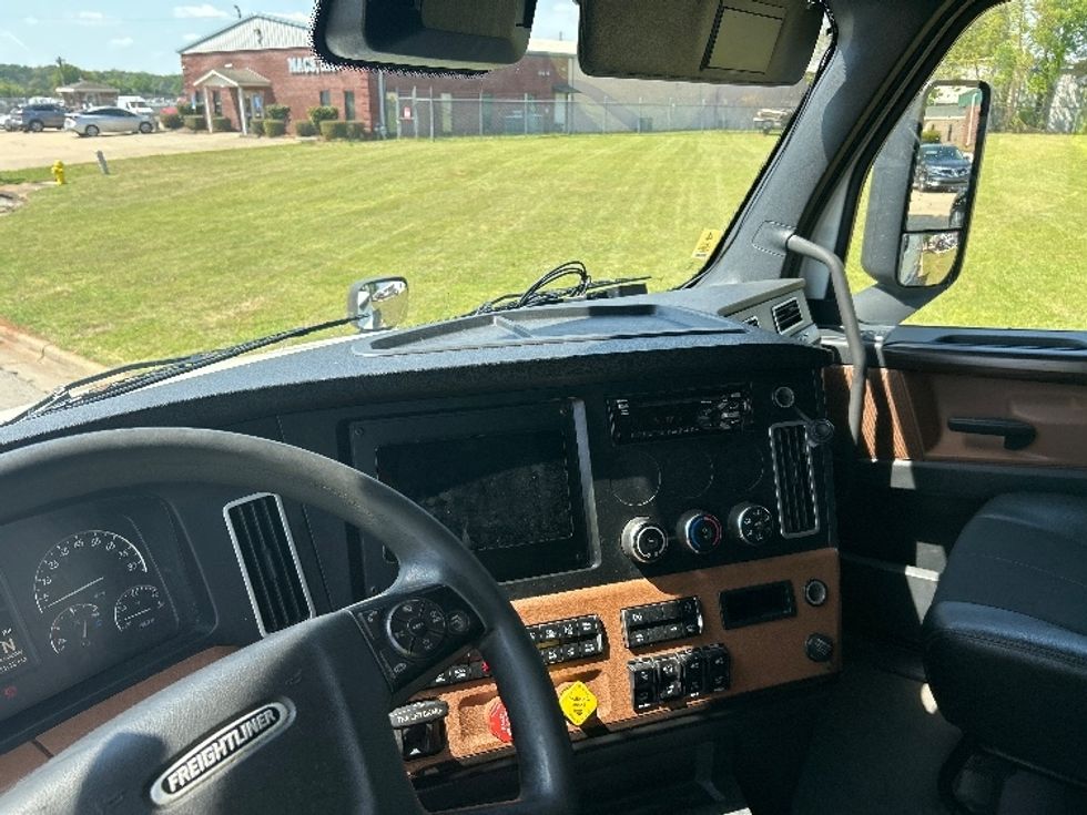 Sleeper Tractor-Heavy Duty Tractors-Freightliner-2020-T12664ST-Montgomery-AL-583,073\n\t\tmiles-$ 51,750 - Image 10