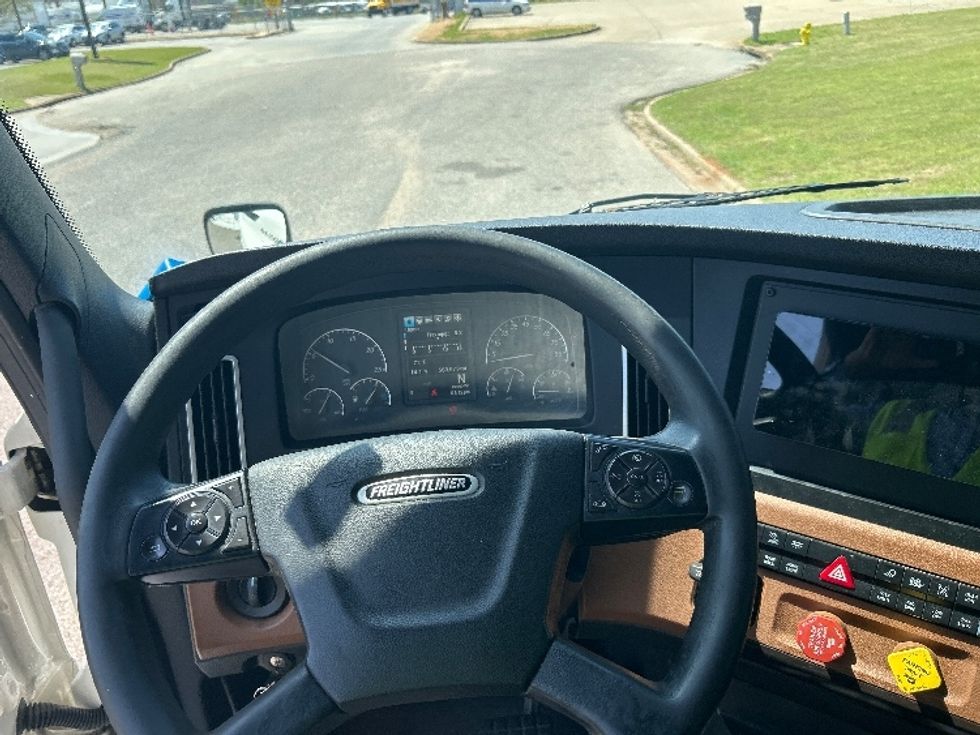 Sleeper Tractor-Heavy Duty Tractors-Freightliner-2020-T12664ST-Montgomery-AL-583,073\n\t\tmiles-$ 51,750 - Image 11