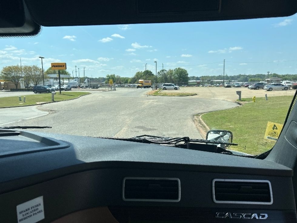 Sleeper Tractor-Heavy Duty Tractors-Freightliner-2020-T12664ST-Montgomery-AL-583,073\n\t\tmiles-$ 51,750 - Image 14