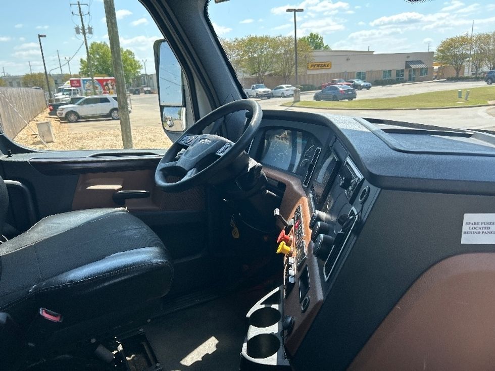 Sleeper Tractor-Heavy Duty Tractors-Freightliner-2020-T12664ST-Montgomery-AL-583,073\n\t\tmiles-$ 51,750 - Image 15