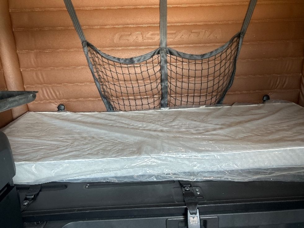 Sleeper Tractor-Heavy Duty Tractors-Freightliner-2020-T12664ST-Montgomery-AL-583,073\n\t\tmiles-$ 51,750 - Image 17