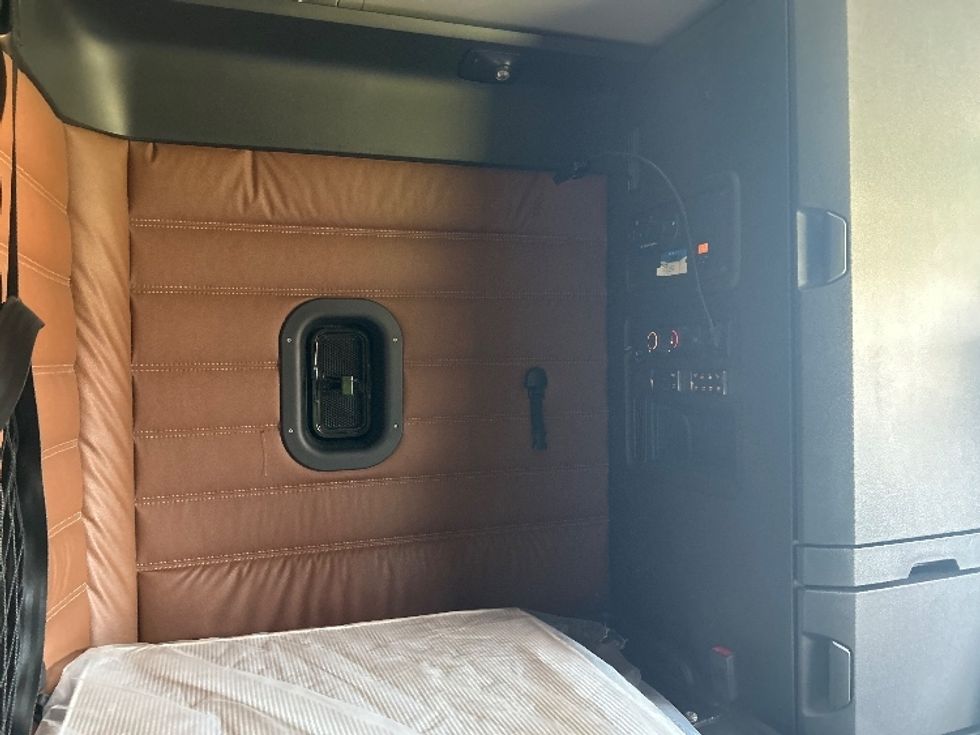 Sleeper Tractor-Heavy Duty Tractors-Freightliner-2020-T12664ST-Montgomery-AL-583,073\n\t\tmiles-$ 51,750 - Image 18