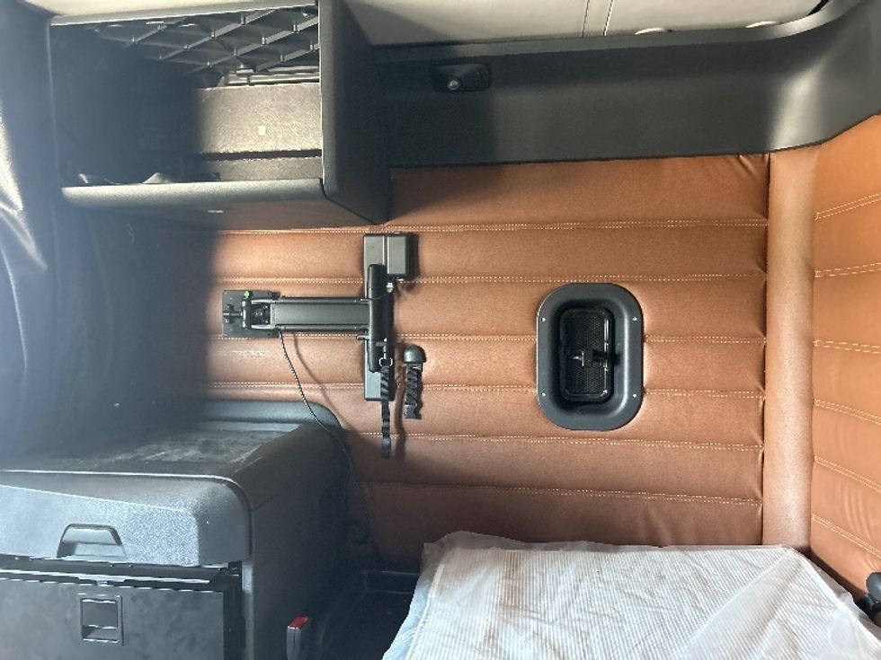 Sleeper Tractor-Heavy Duty Tractors-Freightliner-2020-T12664ST-Montgomery-AL-583,073\n\t\tmiles-$ 51,750 - Image 19