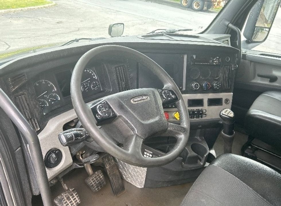Sleeper Tractor-Heavy Duty Tractors-Freightliner-2020-T12664ST-Montgomery-NY-397,968\n\t\tmiles-$ 63,750 - Image 10