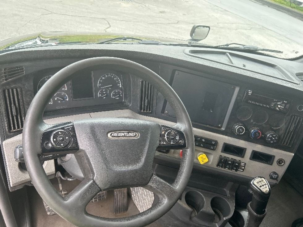 Sleeper Tractor-Heavy Duty Tractors-Freightliner-2020-T12664ST-Montgomery-NY-397,968\n\t\tmiles-$ 63,750 - Image 11