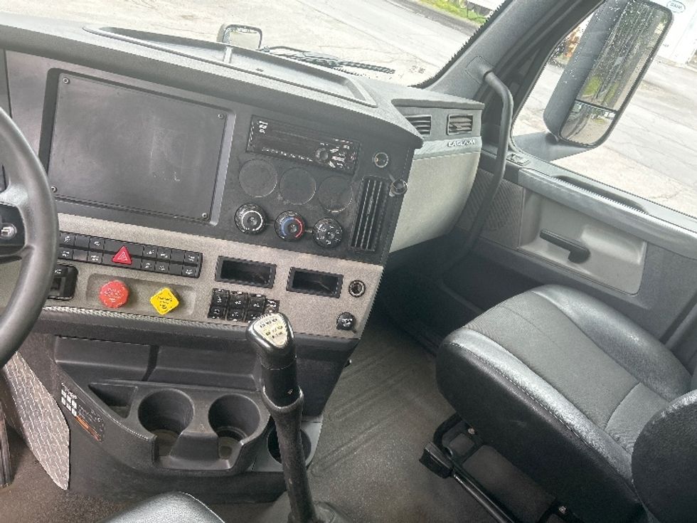Sleeper Tractor-Heavy Duty Tractors-Freightliner-2020-T12664ST-Montgomery-NY-397,968\n\t\tmiles-$ 63,750 - Image 12