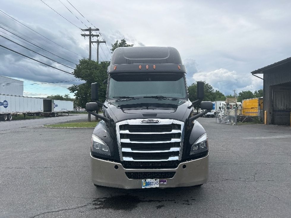 Sleeper Tractor-Heavy Duty Tractors-Freightliner-2020-T12664ST-Montgomery-NY-397,968\n\t\tmiles-$ 63,750 - Image 2