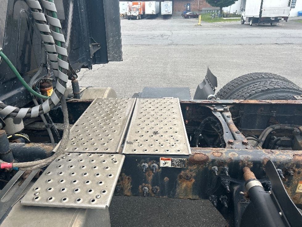 Sleeper Tractor-Heavy Duty Tractors-Freightliner-2020-T12664ST-Montgomery-NY-397,968\n\t\tmiles-$ 63,750 - Image 22