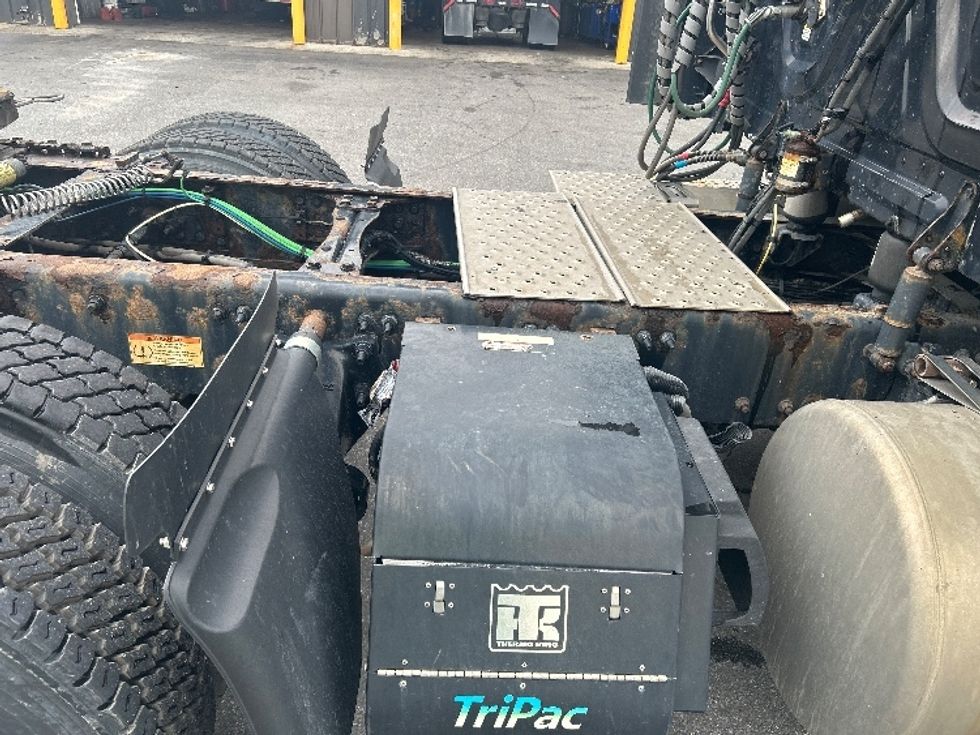 Sleeper Tractor-Heavy Duty Tractors-Freightliner-2020-T12664ST-Montgomery-NY-397,968\n\t\tmiles-$ 63,750 - Image 23