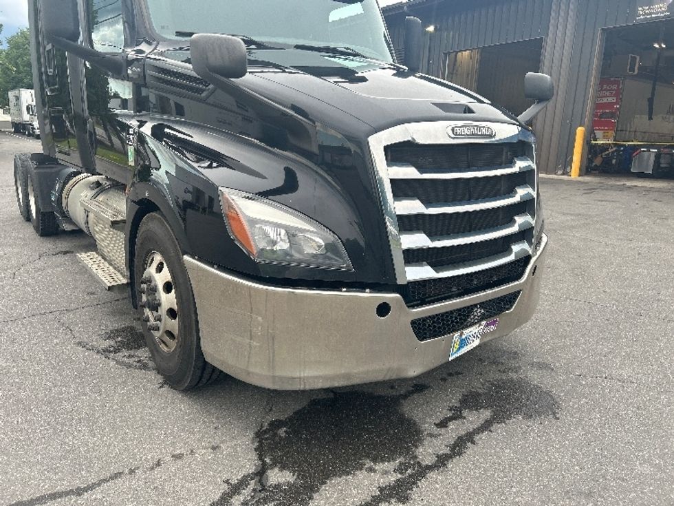 Sleeper Tractor-Heavy Duty Tractors-Freightliner-2020-T12664ST-Montgomery-NY-397,968\n\t\tmiles-$ 63,750 - Image 24