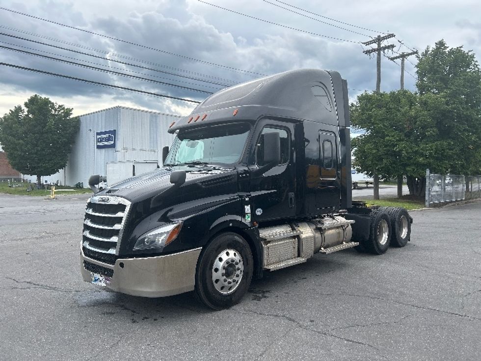 Sleeper Tractor-Heavy Duty Tractors-Freightliner-2020-T12664ST-Montgomery-NY-397,968\n\t\tmiles-$ 63,750 - Image 3