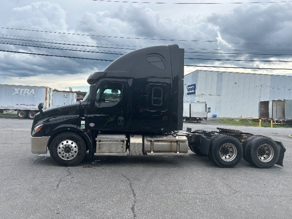 Sleeper Tractor-Heavy Duty Tractors-Freightliner-2020-T12664ST-Montgomery-NY-397,968\n\t\tmiles-$ 63,750 - Image 4