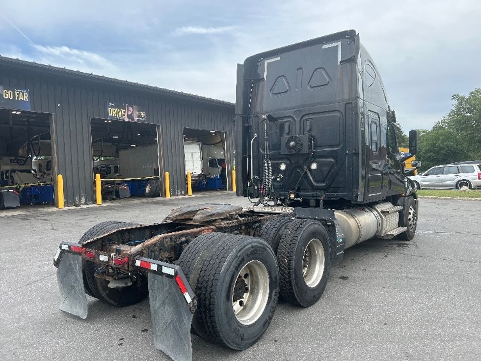 Sleeper Tractor-Heavy Duty Tractors-Freightliner-2020-T12664ST-Montgomery-NY-397,968\n\t\tmiles-$ 63,750 - Image 7