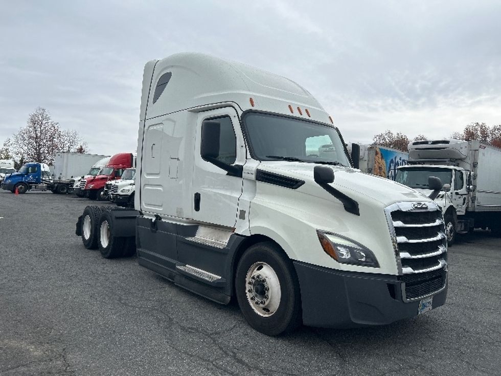 Sleeper Tractor-Heavy Duty Tractors-Freightliner-2020-T12664ST-Montgomery-NY-549,127\n\t\tmiles-$ 53,500 - Image 1