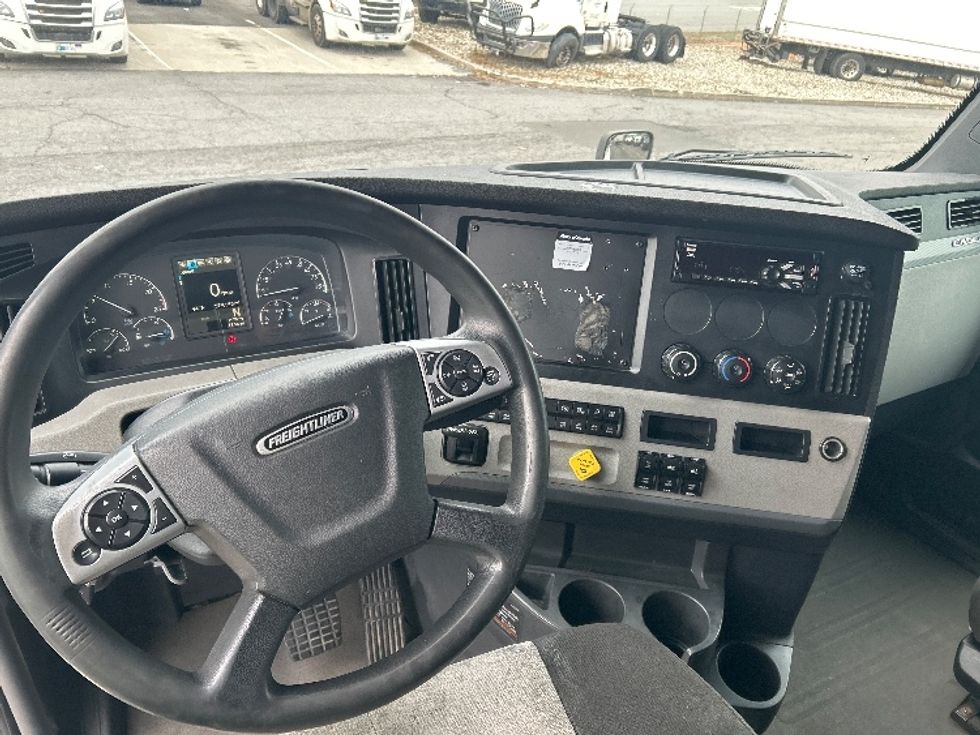 Sleeper Tractor-Heavy Duty Tractors-Freightliner-2020-T12664ST-Montgomery-NY-549,127\n\t\tmiles-$ 53,500 - Image 11