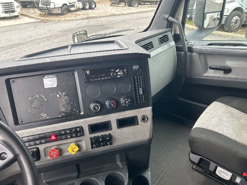 Sleeper Tractor-Heavy Duty Tractors-Freightliner-2020-T12664ST-Montgomery-NY-549,127\n\t\tmiles-$ 53,500 - Image 12