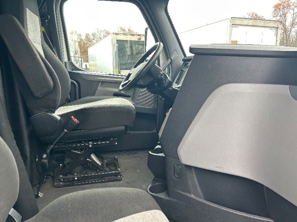 Sleeper Tractor-Heavy Duty Tractors-Freightliner-2020-T12664ST-Montgomery-NY-549,127\n\t\tmiles-$ 53,500 - Image 15