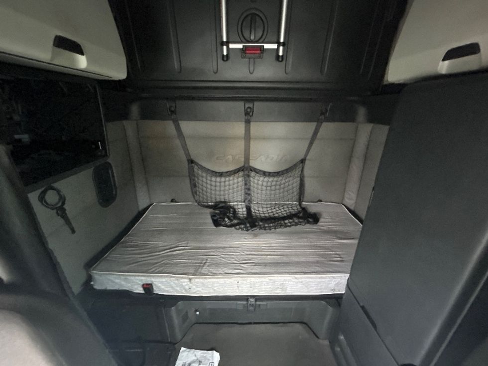 Sleeper Tractor-Heavy Duty Tractors-Freightliner-2020-T12664ST-Montgomery-NY-549,127\n\t\tmiles-$ 53,500 - Image 16