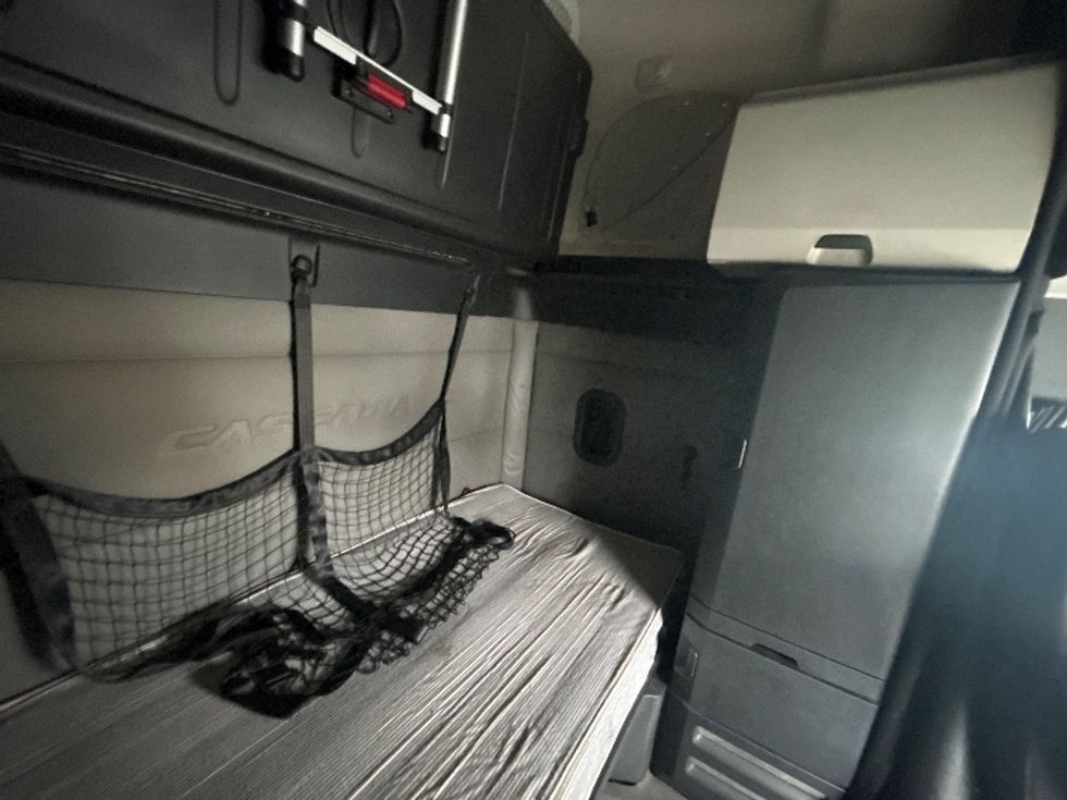 Sleeper Tractor-Heavy Duty Tractors-Freightliner-2020-T12664ST-Montgomery-NY-549,127\n\t\tmiles-$ 53,500 - Image 18