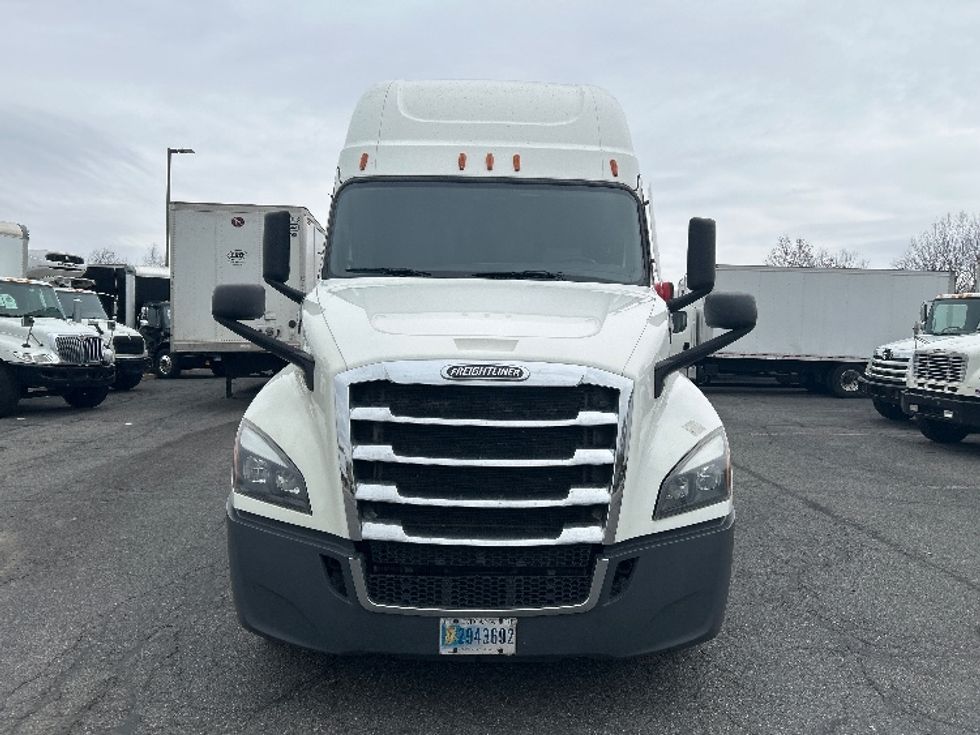 Sleeper Tractor-Heavy Duty Tractors-Freightliner-2020-T12664ST-Montgomery-NY-549,127\n\t\tmiles-$ 53,500 - Image 2