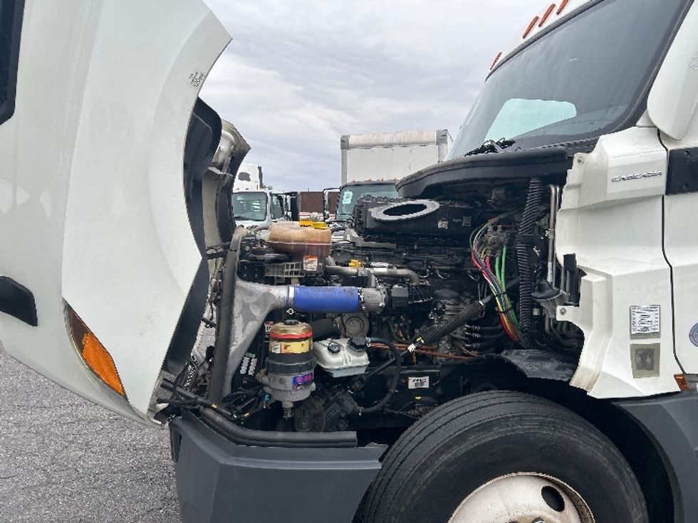 Sleeper Tractor-Heavy Duty Tractors-Freightliner-2020-T12664ST-Montgomery-NY-549,127\n\t\tmiles-$ 53,500 - Image 21