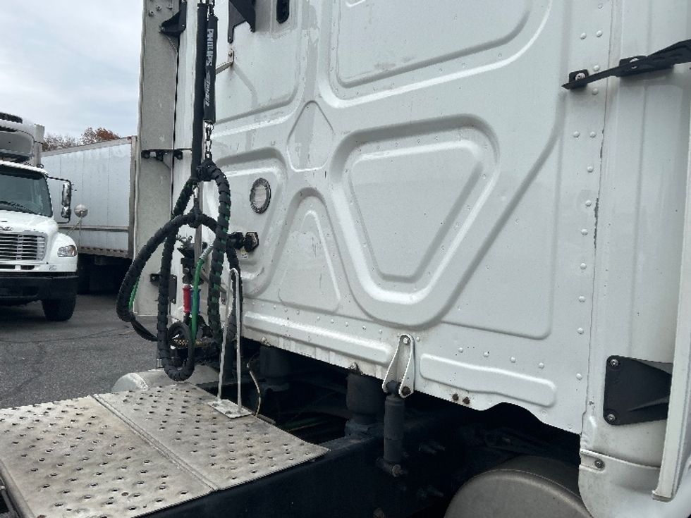 Sleeper Tractor-Heavy Duty Tractors-Freightliner-2020-T12664ST-Montgomery-NY-549,127\n\t\tmiles-$ 53,500 - Image 23