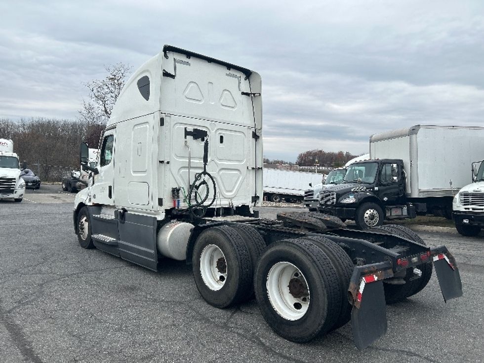Sleeper Tractor-Heavy Duty Tractors-Freightliner-2020-T12664ST-Montgomery-NY-549,127\n\t\tmiles-$ 53,500 - Image 5