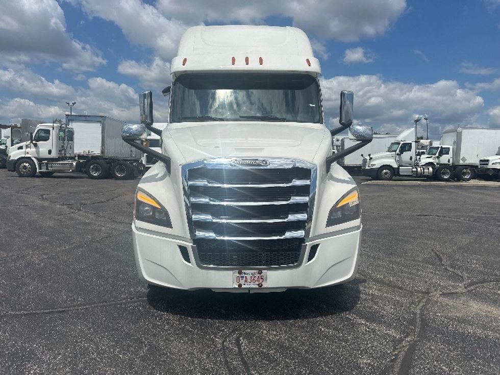 Sleeper Tractor-Heavy Duty Tractors-Freightliner-2020-T12664ST-Montreal-PQ-769,979\n\t\tkm-$ 79,500 - Image 2