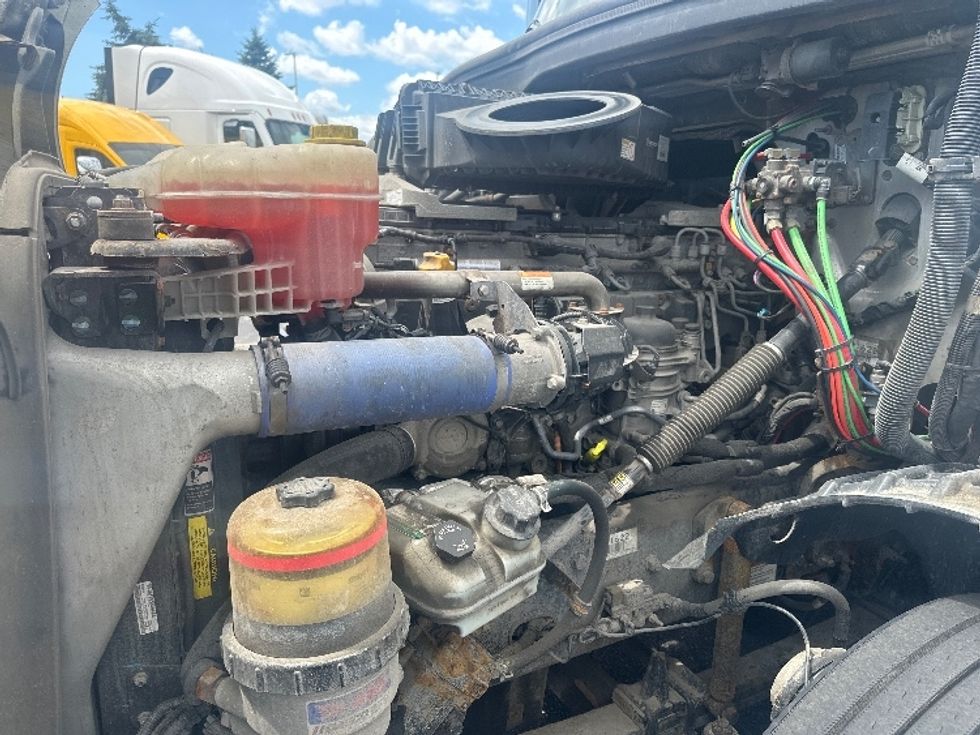 Sleeper Tractor-Heavy Duty Tractors-Freightliner-2020-T12664ST-Montreal-PQ-769,979\n\t\tkm-$ 79,500 - Image 21