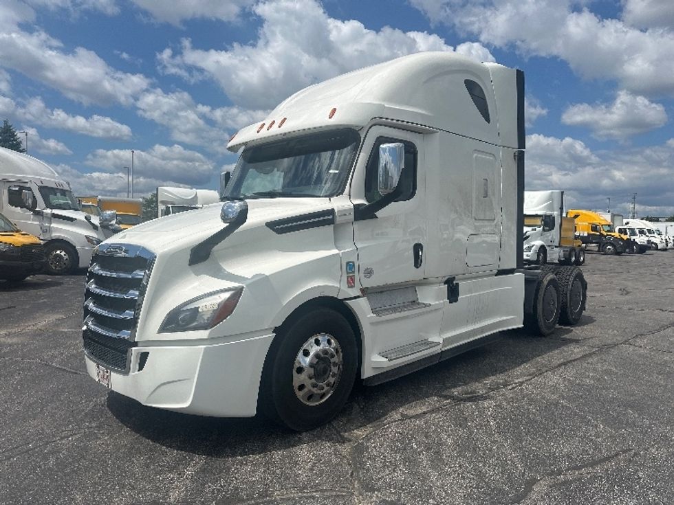 Sleeper Tractor-Heavy Duty Tractors-Freightliner-2020-T12664ST-Montreal-PQ-769,979\n\t\tkm-$ 79,500 - Image 3