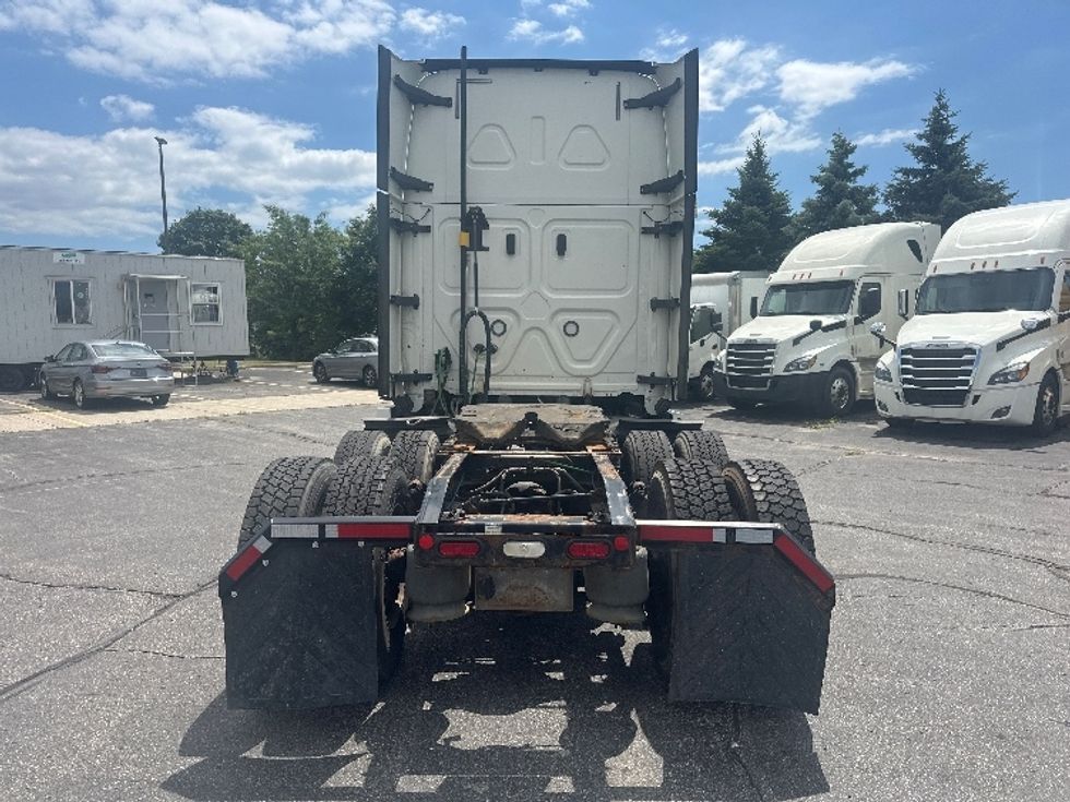 Sleeper Tractor-Heavy Duty Tractors-Freightliner-2020-T12664ST-Montreal-PQ-769,979\n\t\tkm-$ 79,500 - Image 6