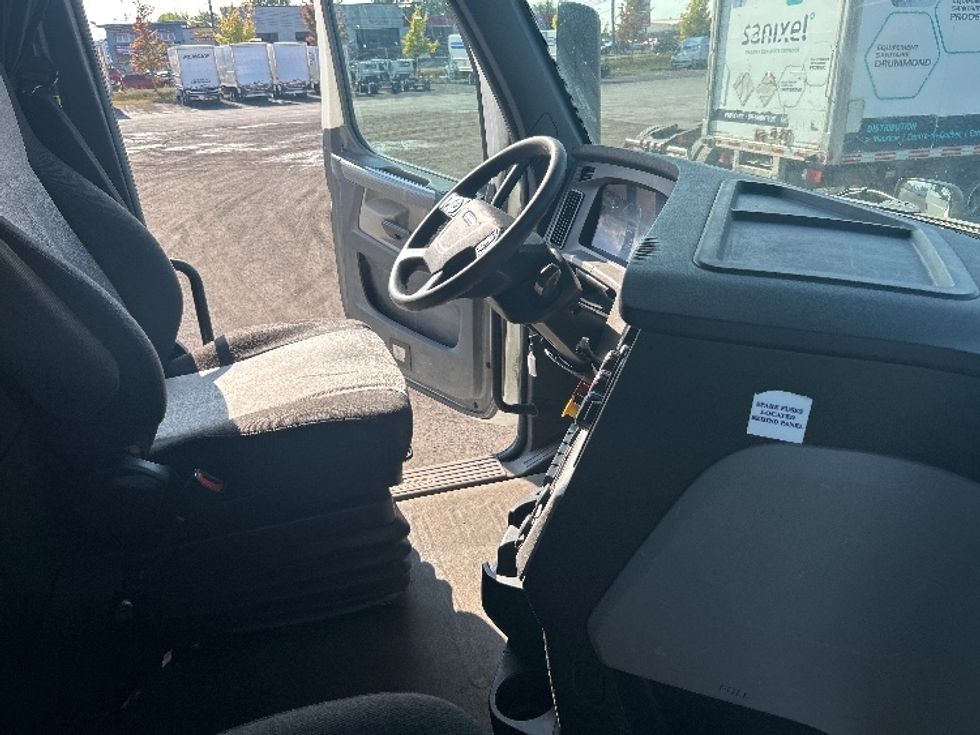 Sleeper Tractor-Heavy Duty Tractors-Freightliner-2020-T12664ST-Montreal-PQ-923,756\n\t\tkm-$ 74,750 - Image 15