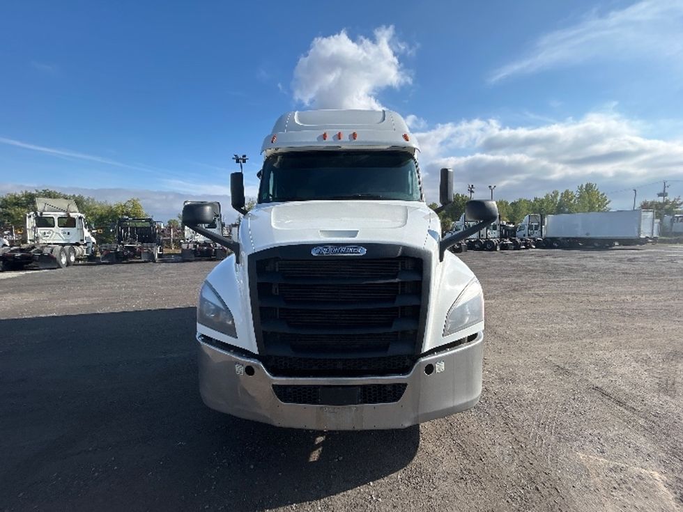 Sleeper Tractor-Heavy Duty Tractors-Freightliner-2020-T12664ST-Montreal-PQ-923,756\n\t\tkm-$ 74,750 - Image 2