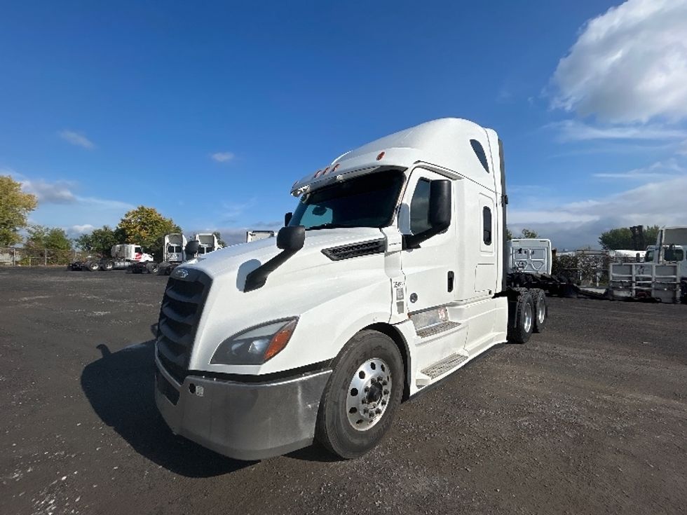 Sleeper Tractor-Heavy Duty Tractors-Freightliner-2020-T12664ST-Montreal-PQ-923,756\n\t\tkm-$ 74,750 - Image 3