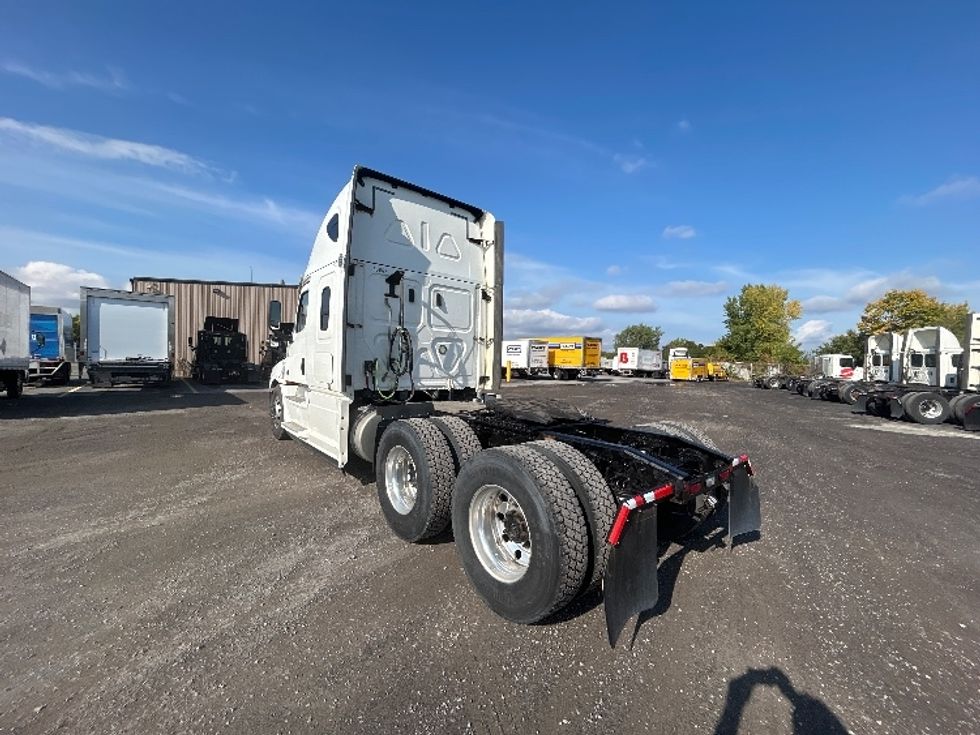 Sleeper Tractor-Heavy Duty Tractors-Freightliner-2020-T12664ST-Montreal-PQ-923,756\n\t\tkm-$ 74,750 - Image 5