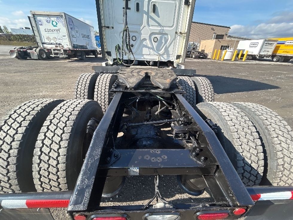 Sleeper Tractor-Heavy Duty Tractors-Freightliner-2020-T12664ST-Montreal-PQ-923,756\n\t\tkm-$ 74,750 - Image 6