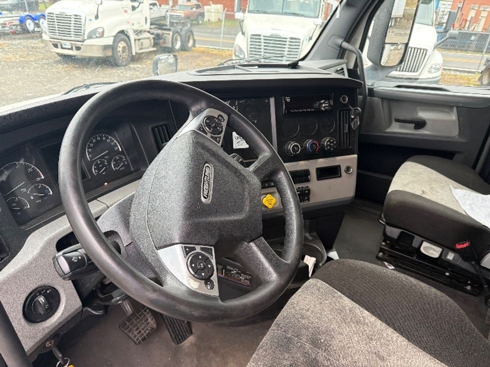 Sleeper Tractor-Heavy Duty Tractors-Freightliner-2020-T12664ST-Morgantown-WV-505,857\n\t\tmiles-$ 59,250 - Image 10