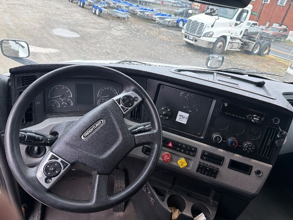 Sleeper Tractor-Heavy Duty Tractors-Freightliner-2020-T12664ST-Morgantown-WV-505,857\n\t\tmiles-$ 59,250 - Image 11