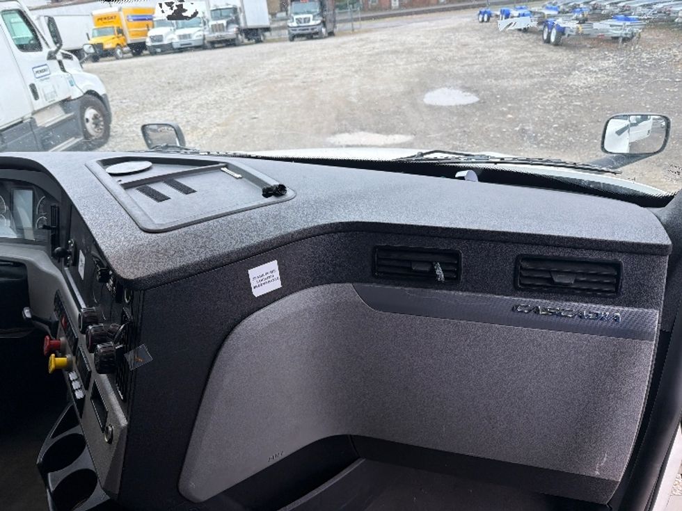 Sleeper Tractor-Heavy Duty Tractors-Freightliner-2020-T12664ST-Morgantown-WV-505,857\n\t\tmiles-$ 59,250 - Image 14