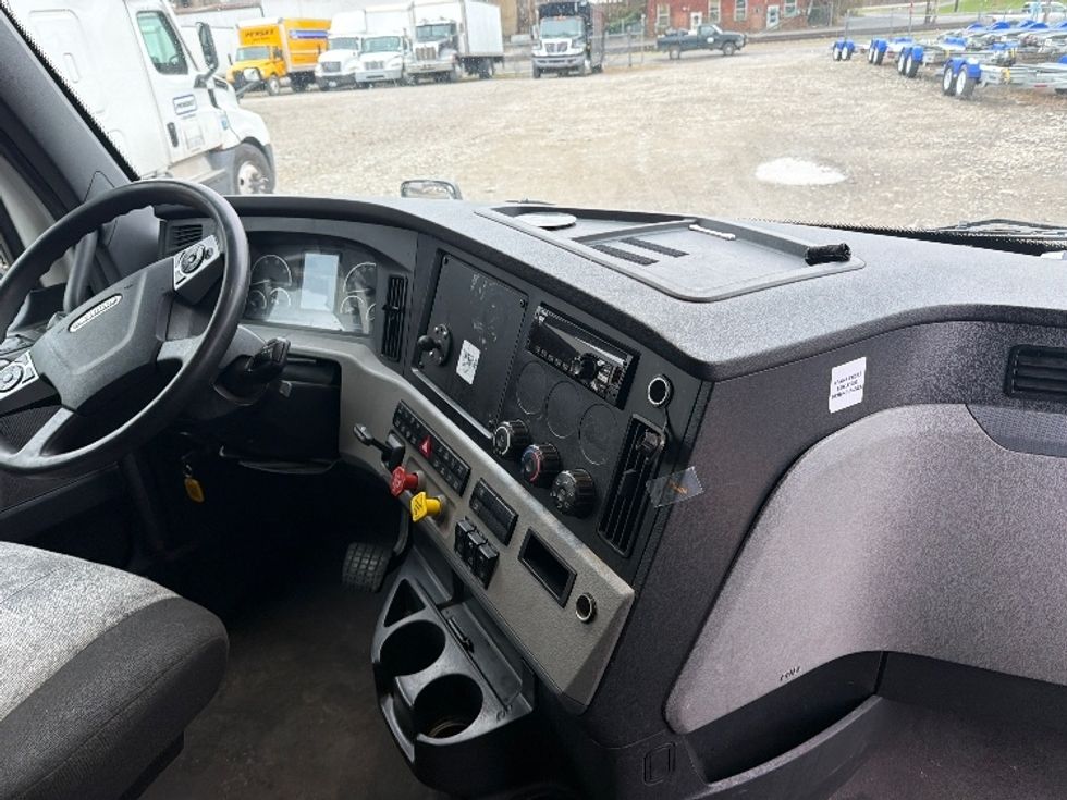 Sleeper Tractor-Heavy Duty Tractors-Freightliner-2020-T12664ST-Morgantown-WV-505,857\n\t\tmiles-$ 59,250 - Image 15