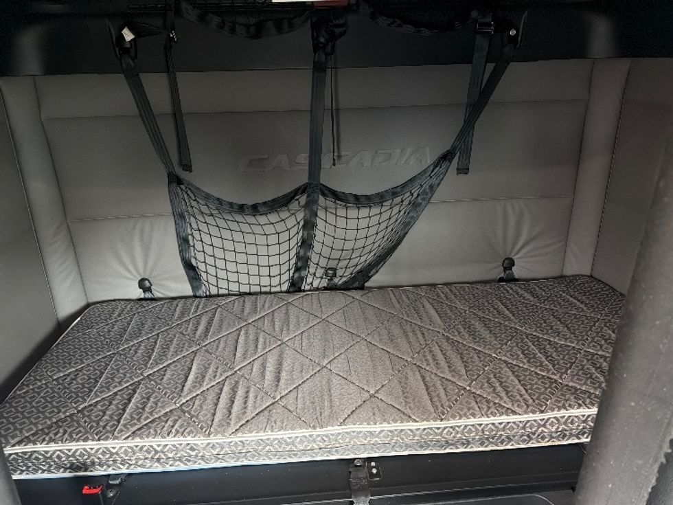 Sleeper Tractor-Heavy Duty Tractors-Freightliner-2020-T12664ST-Morgantown-WV-505,857\n\t\tmiles-$ 59,250 - Image 16