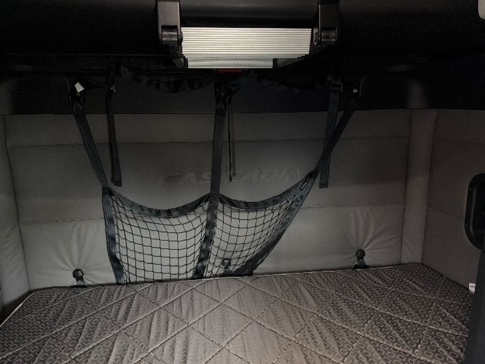 Sleeper Tractor-Heavy Duty Tractors-Freightliner-2020-T12664ST-Morgantown-WV-505,857\n\t\tmiles-$ 59,250 - Image 17