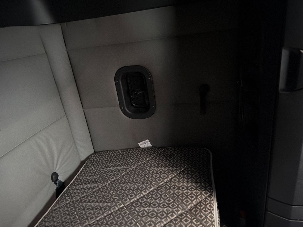 Sleeper Tractor-Heavy Duty Tractors-Freightliner-2020-T12664ST-Morgantown-WV-505,857\n\t\tmiles-$ 59,250 - Image 18